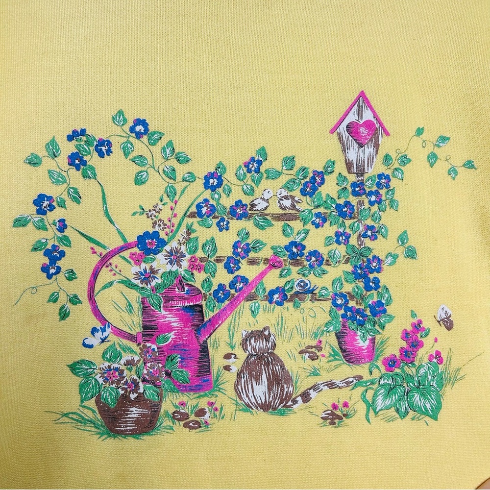 Vintage 90s Basic Editions Women's Yellow Cat & Garden Birds Graphic Sweatshirt